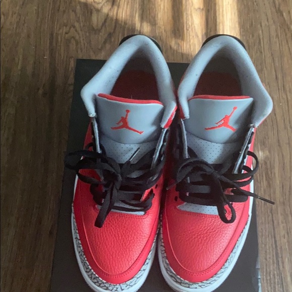 Air Jordan 3 Retro GS
“Red Cement/Unite” - Picture 4 of 5